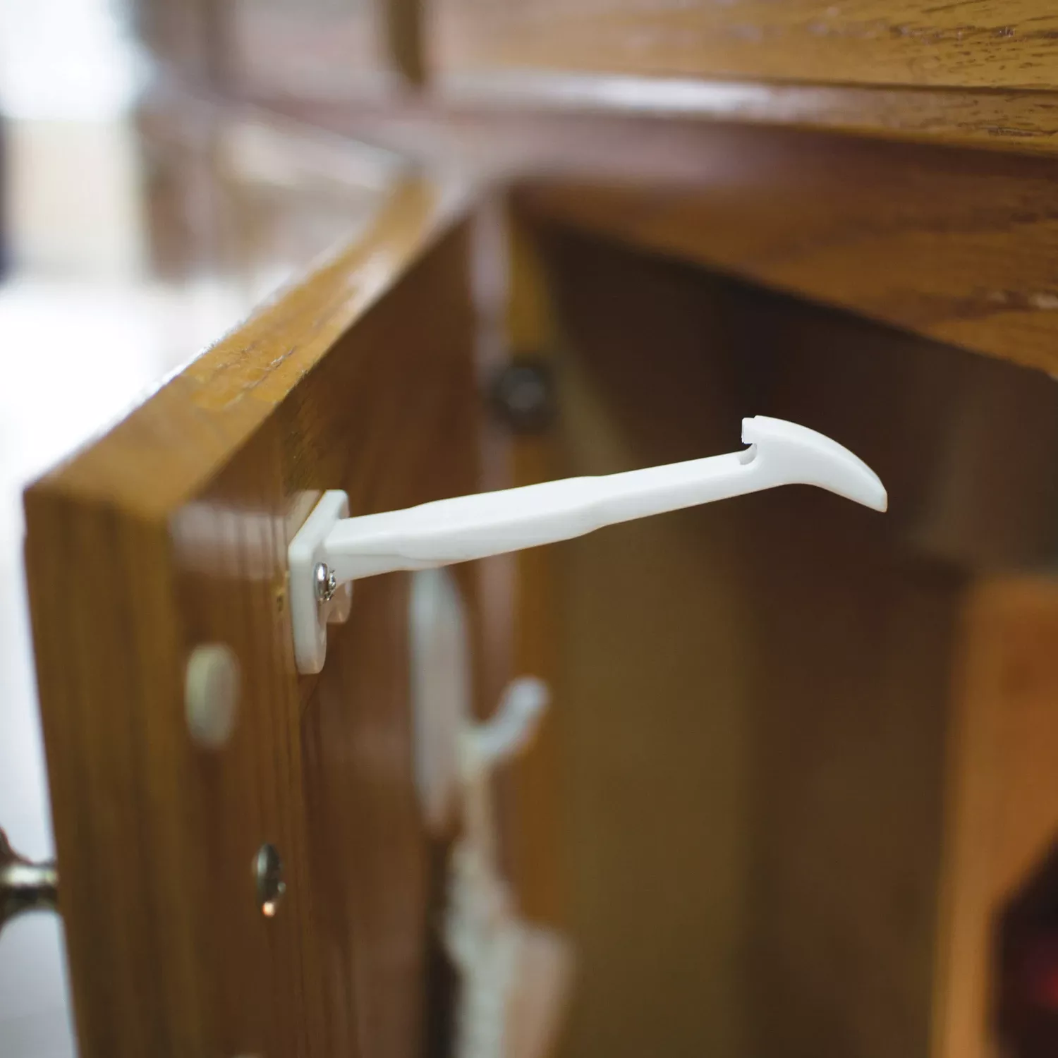 White Plastic Cabinet Catches 7 Pk